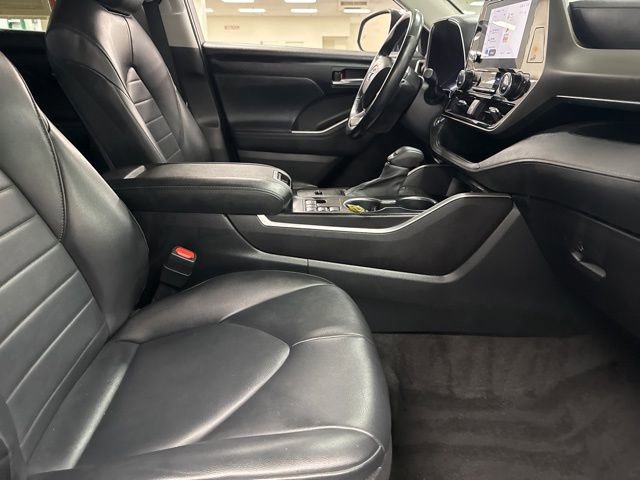 Used 2023 Toyota Highlander XLE w/ Protection Package #3 (TMS) image 11