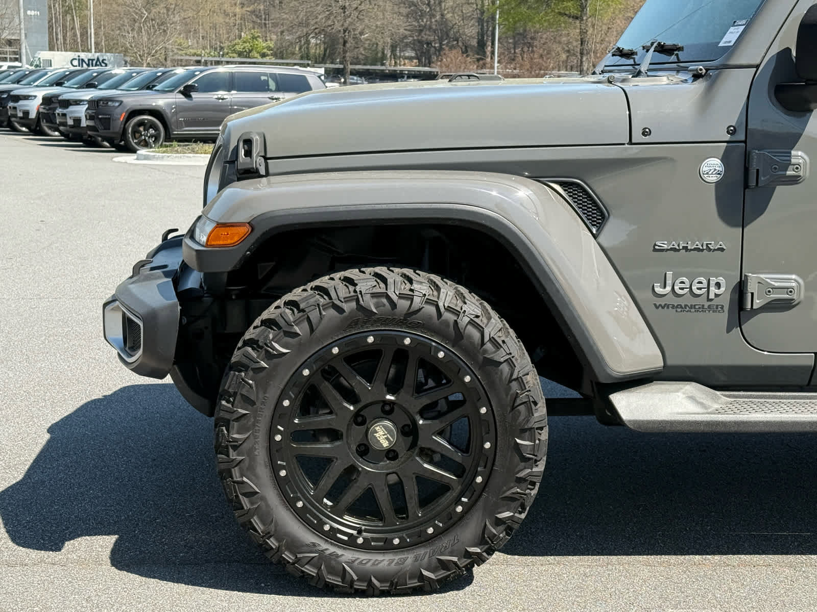 Used 2019 Jeep Wrangler Unlimited Sahara image 11