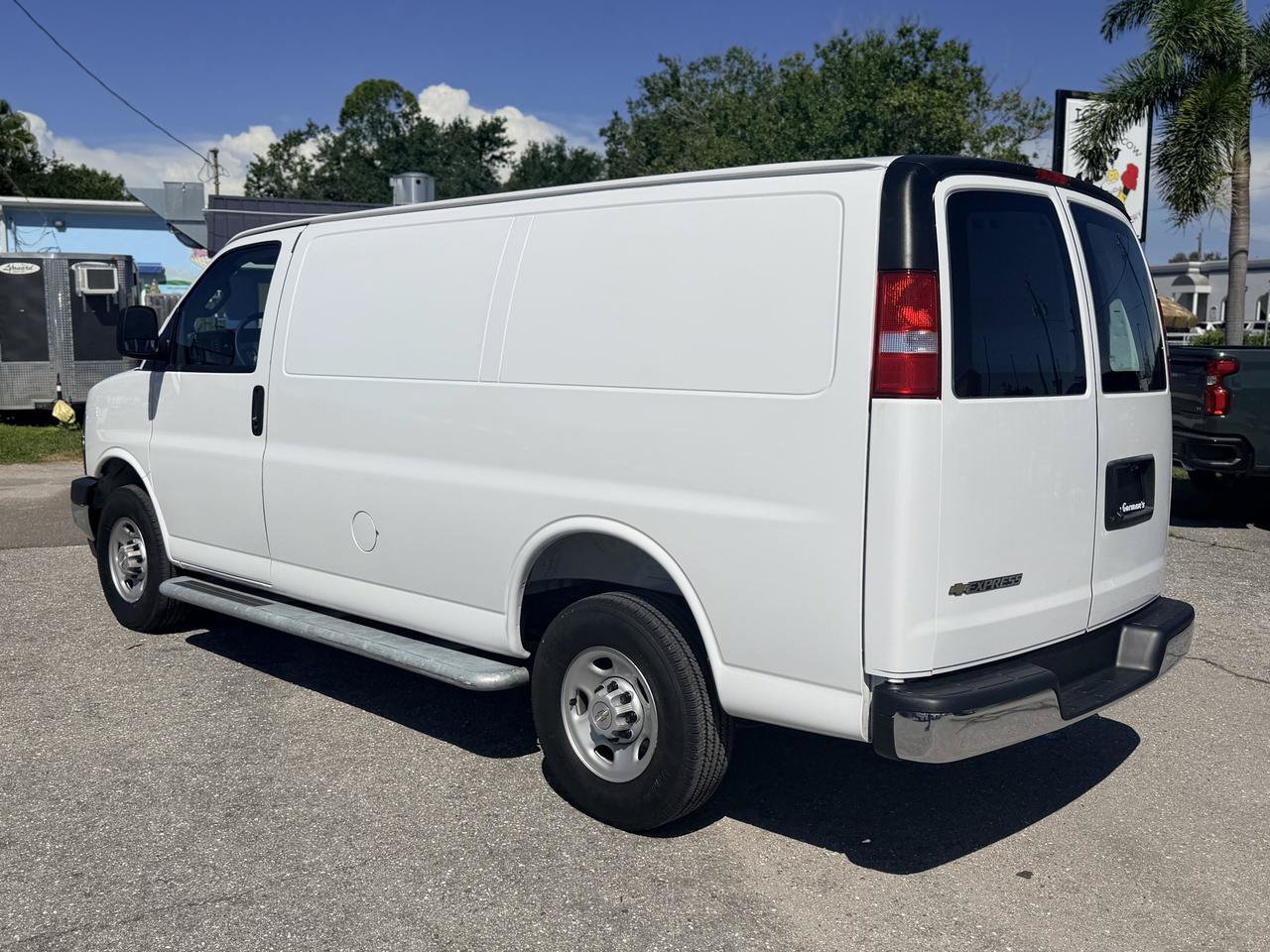 Used 2025 Chevrolet Express 2500 w/ Driver Convenience Package RWD image 5