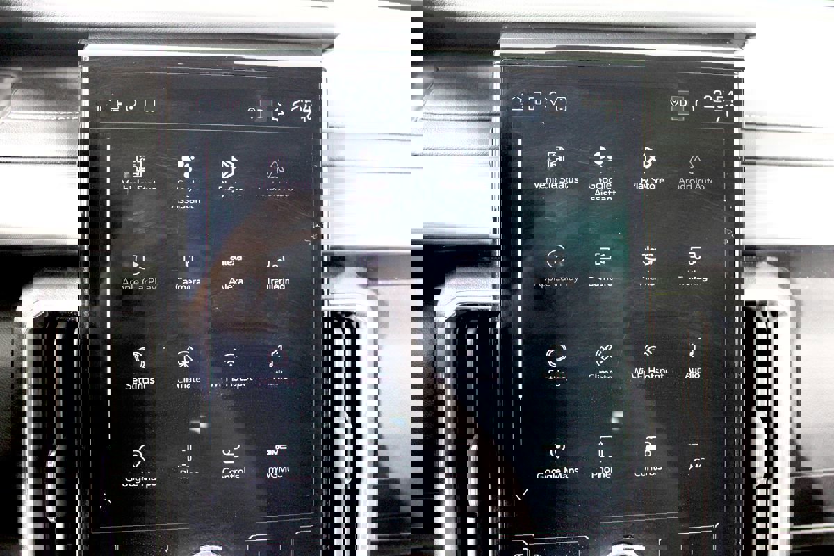 Used 2025 GMC Acadia Elevation image 22