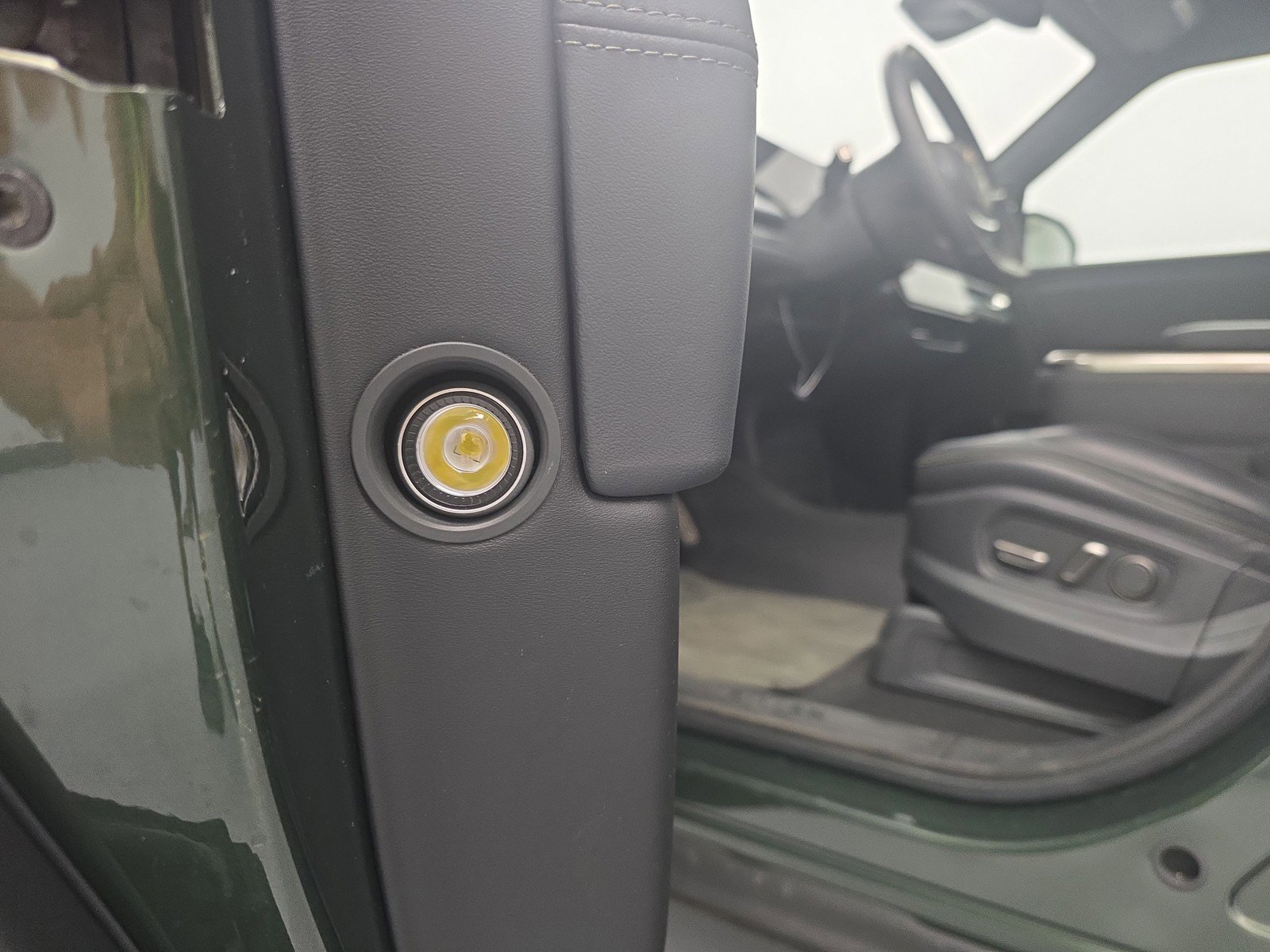 Used 2024 Rivian R1T Adventure AWD/4WD image 30