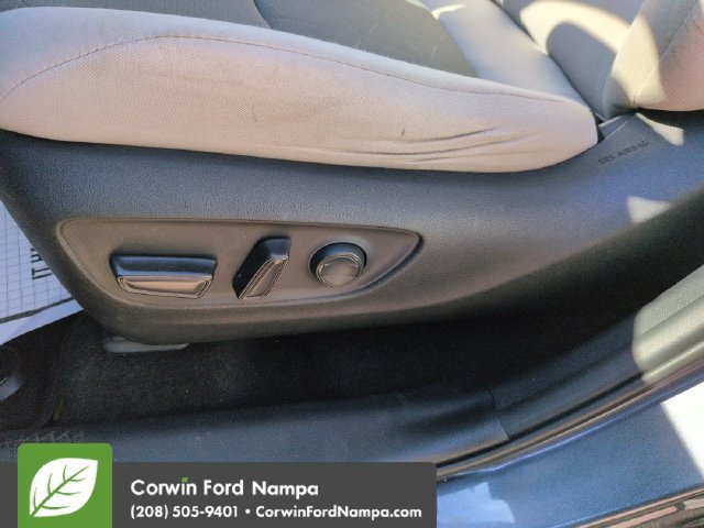 Used 2019 Toyota RAV4 XLE w/ Convenience Package AWD/4WD image 12