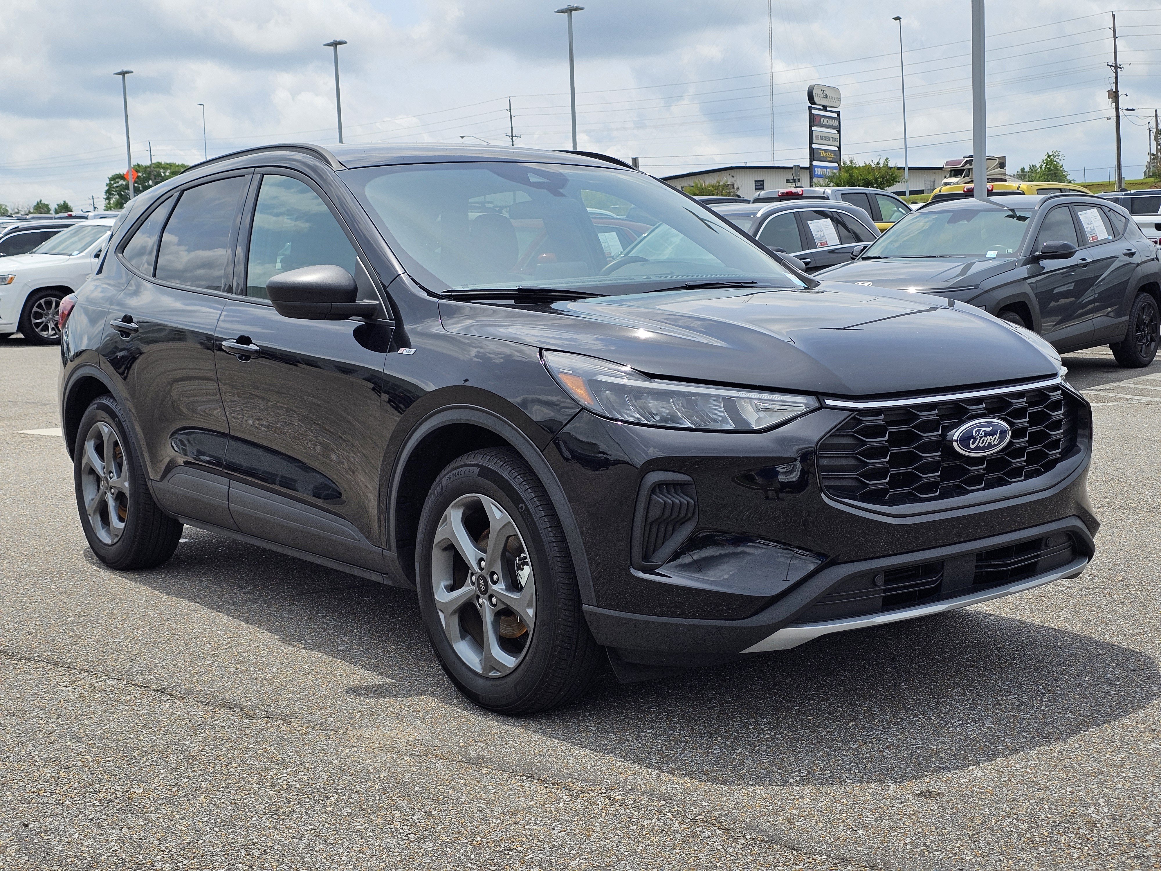Used 2025 Ford Escape ST-Line FWD image 5