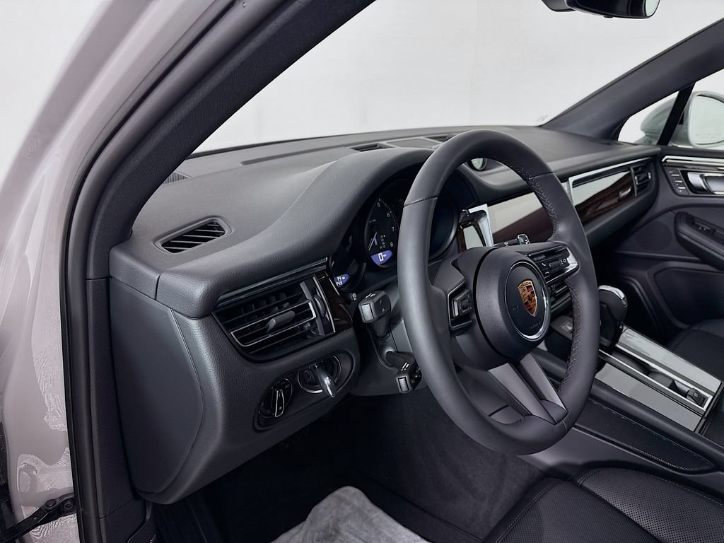 New 2026 Porsche Macan AWD/4WD image 4