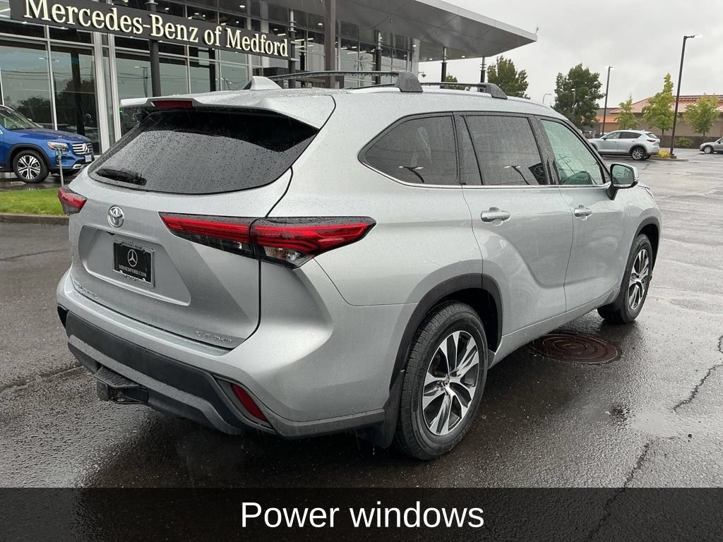 Used 2020 Toyota Highlander XLE AWD/4WD image 8