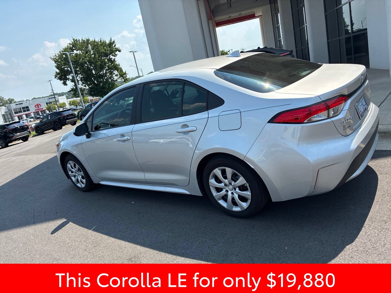 Used 2020 Toyota Corolla LE FWD image 7