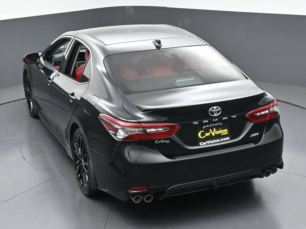 Used 2022 Toyota Camry XSE FWD image 3