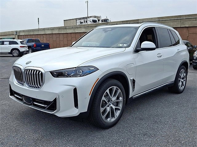 Certified 2026 BMW X5 xDrive50e w/ Climate Comfort Package image 2
