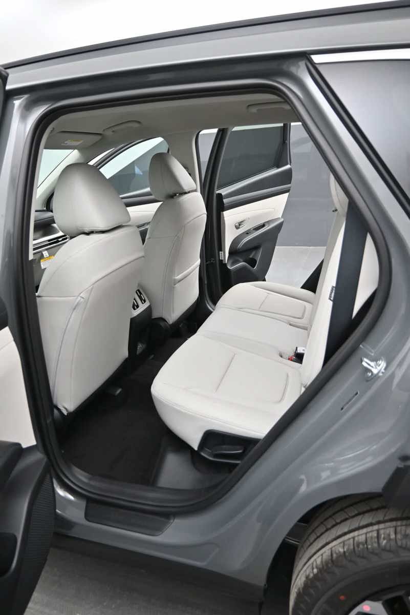 New 2026 Hyundai Tucson SEL Plus w/ Tow & Go Package AWD/4WD image 15