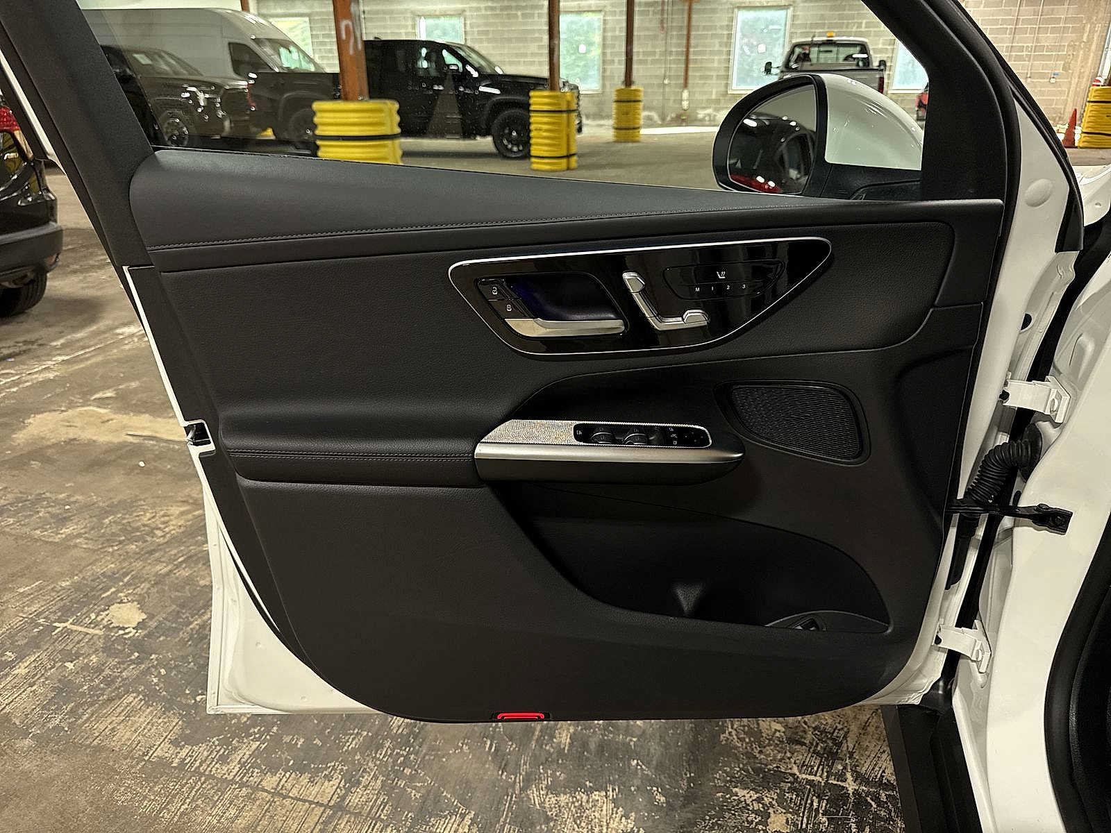 Used 2024 Mercedes-Benz GLC 300 4MATIC image 29