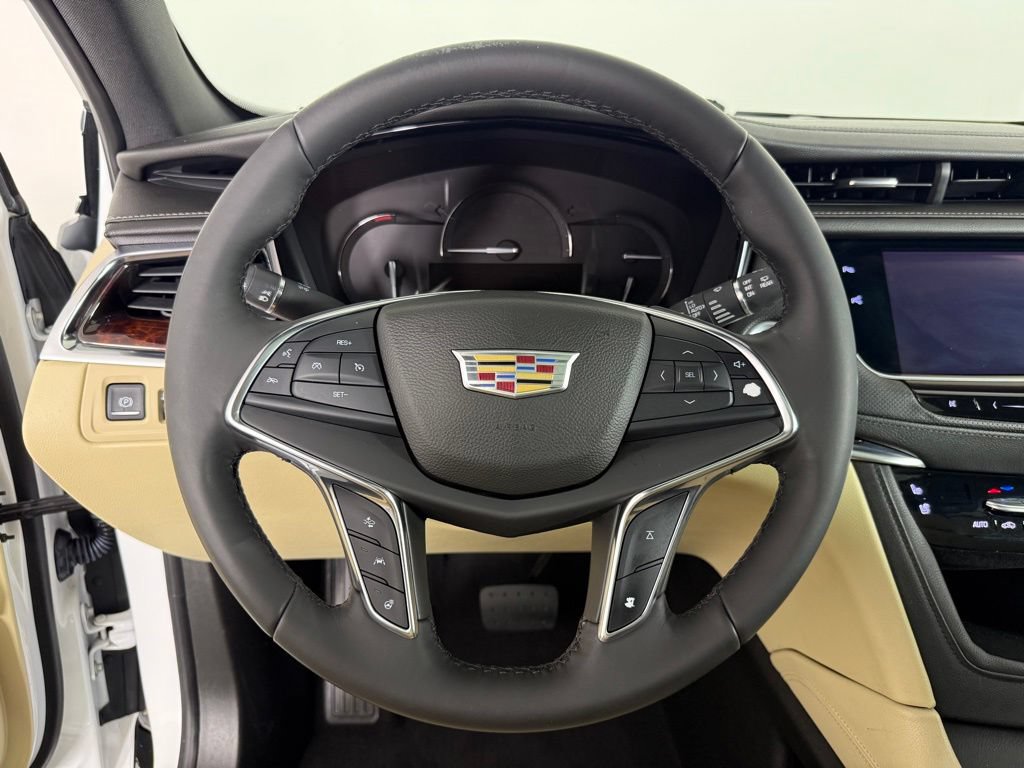 Used 2017 Cadillac XT5 Premium Luxury w/ Driver Assist Package AWD/4WD image 26