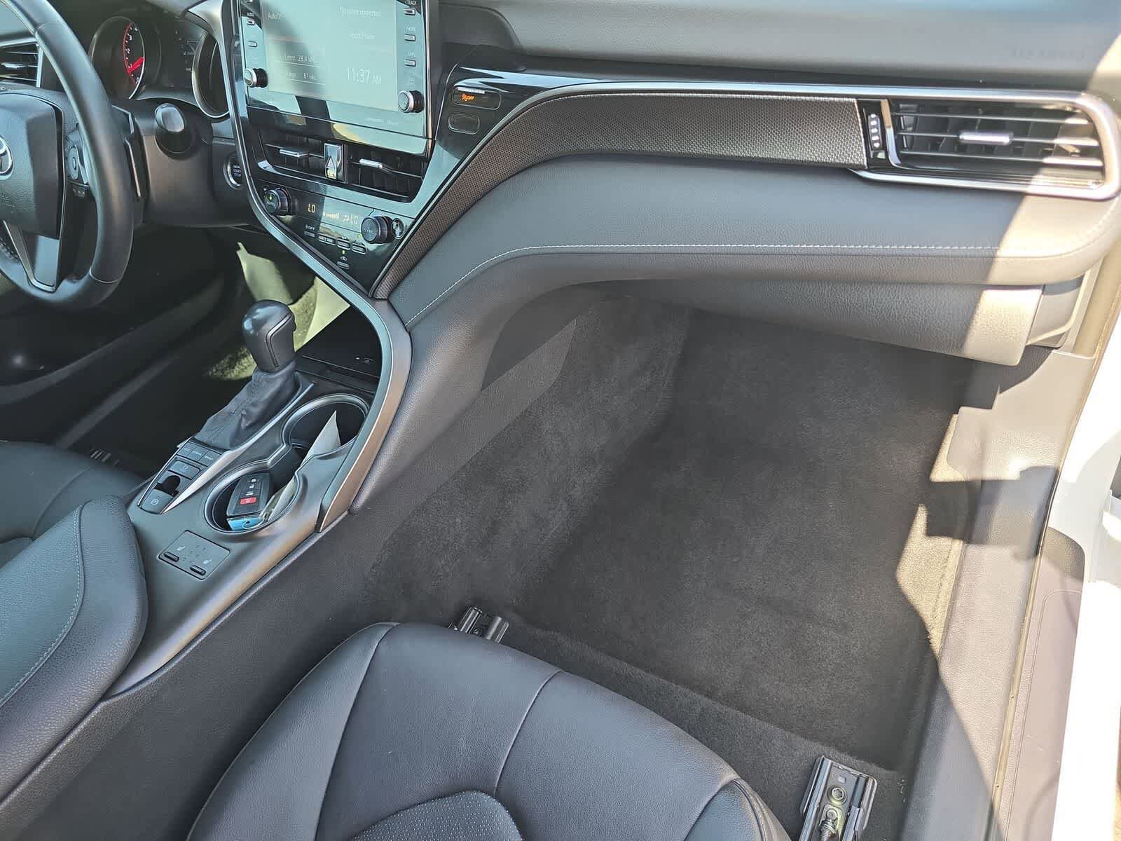 Used 2022 Toyota Camry XSE FWD image 11