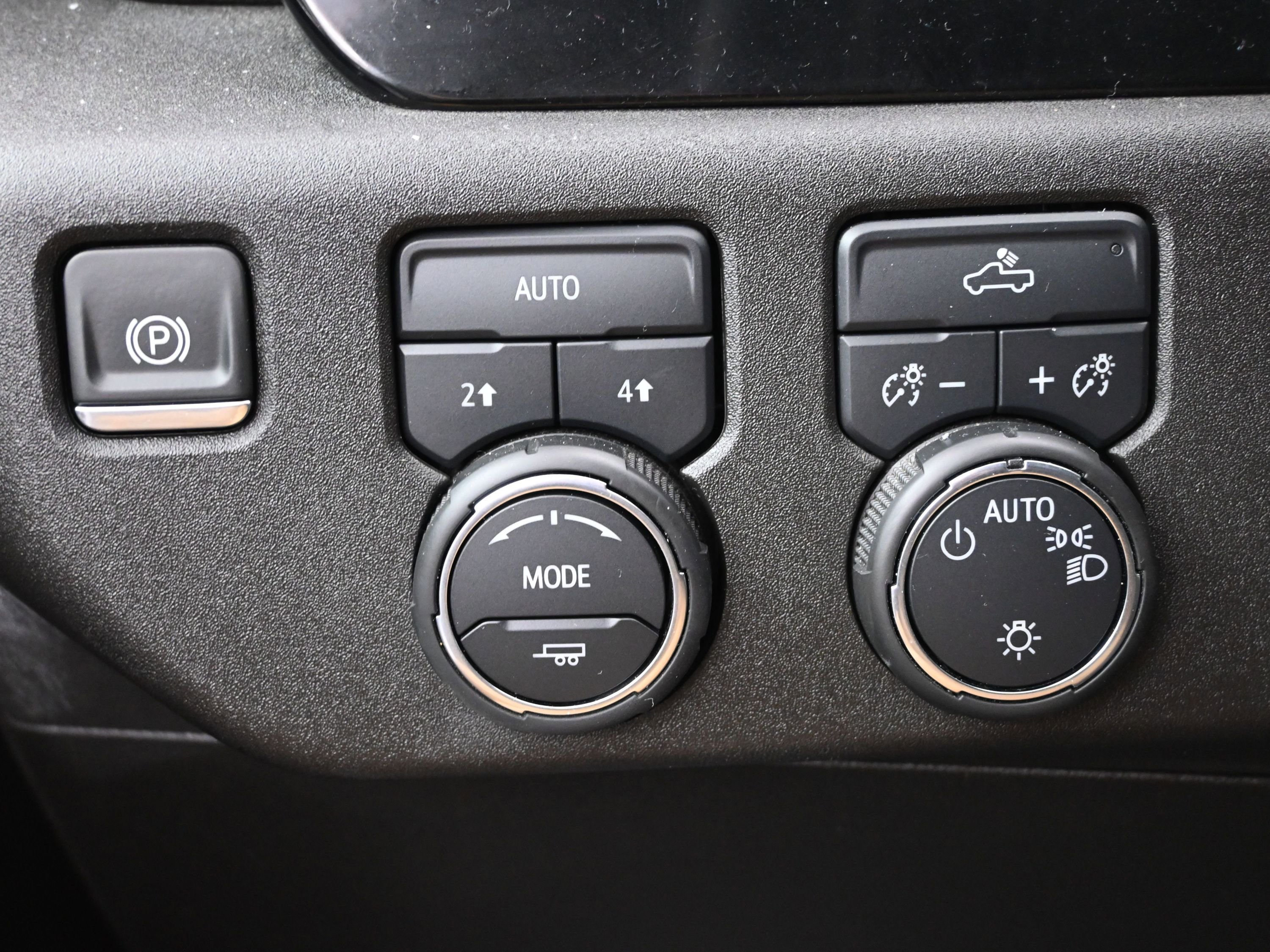 Used 2025 Chevrolet Silverado 1500 LT image 12