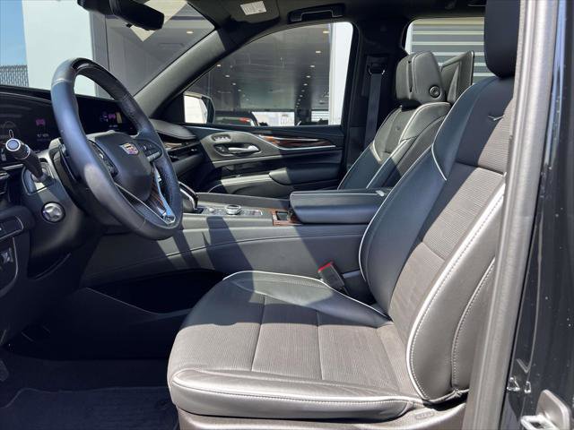 Used 2024 Cadillac Escalade ESV Premium Luxury image 21
