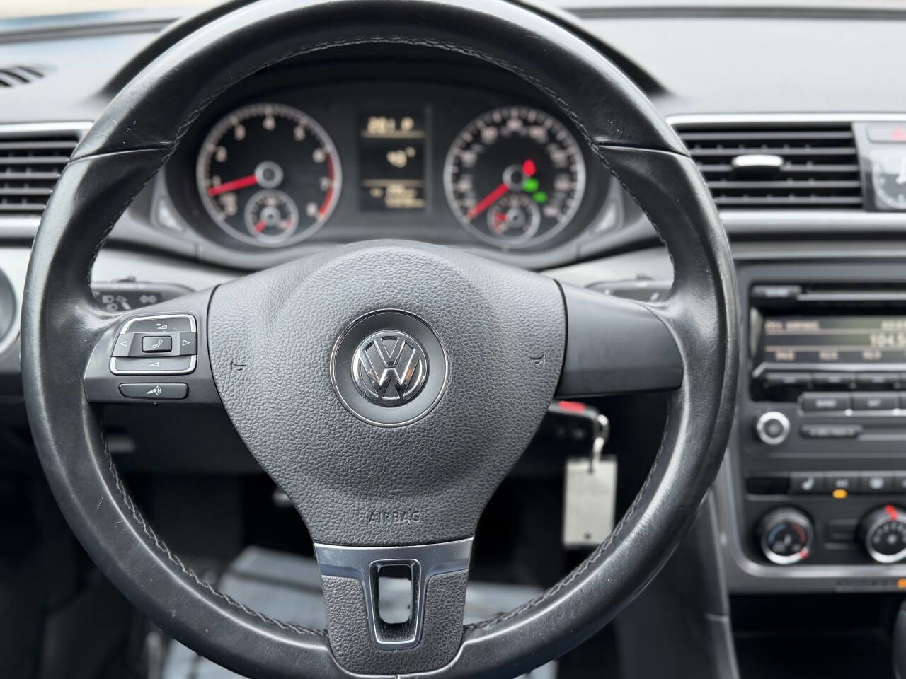 Used 2015 Volkswagen Passat 1.8T Wolfsburg Edition image 17