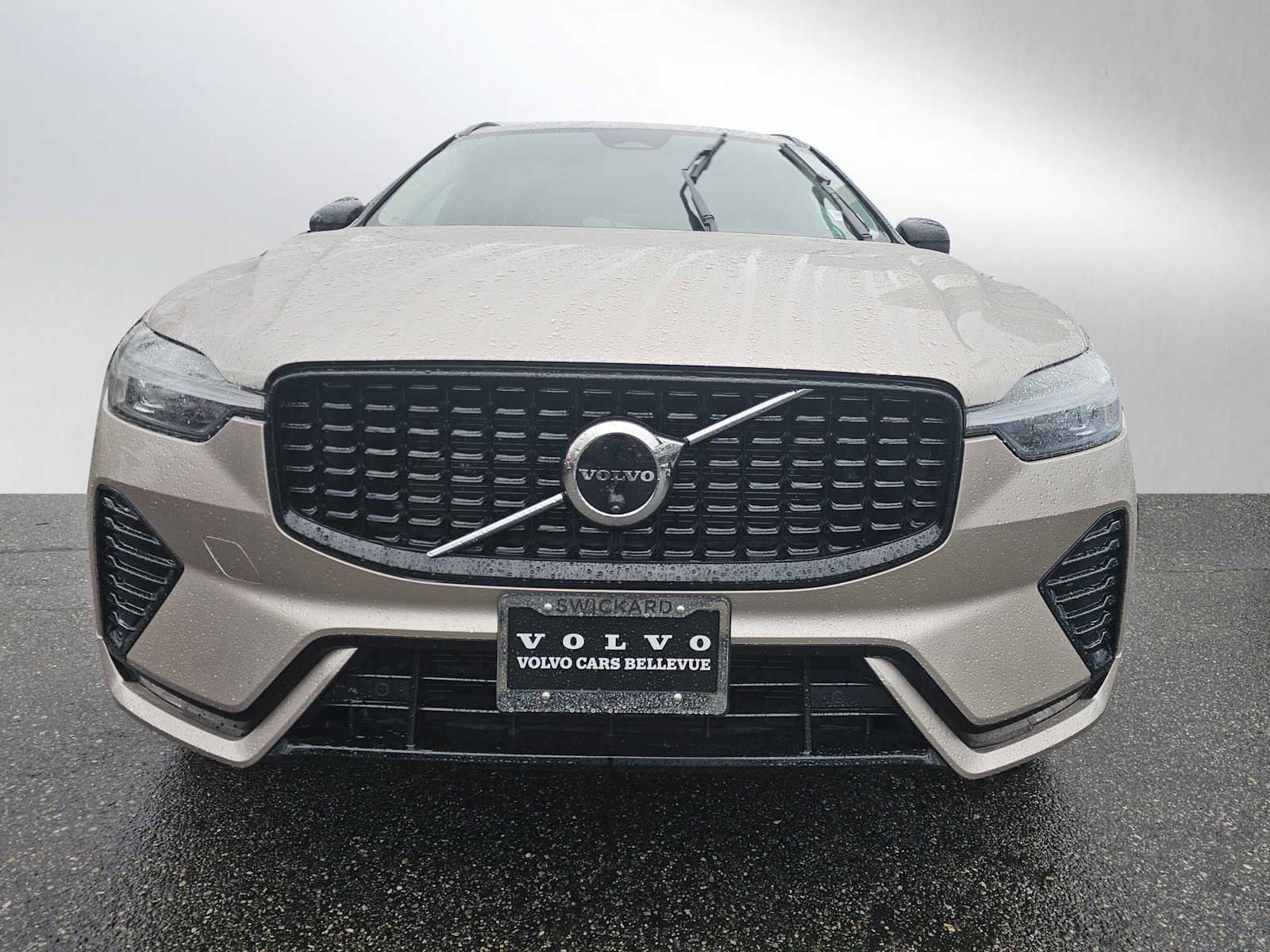 Certified 2025 Volvo XC60 B5 Plus AWD/4WD image 9