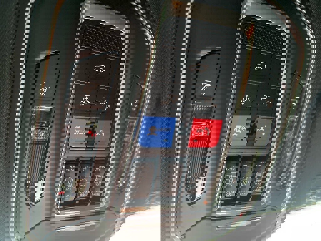 New 2025 Jeep Grand Cherokee L Limited w/ Luxury Tech Group II image 16