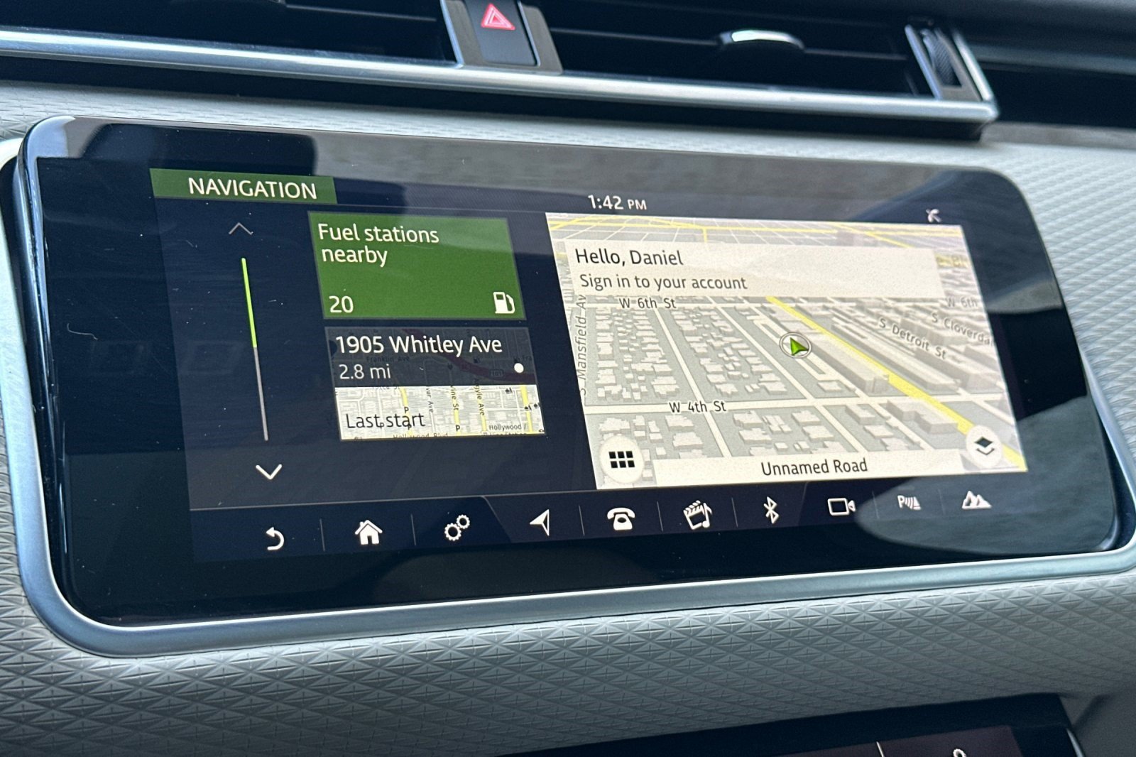 Used 2020 Land Rover Range Rover Velar R-Dynamic S AWD/4WD image 19