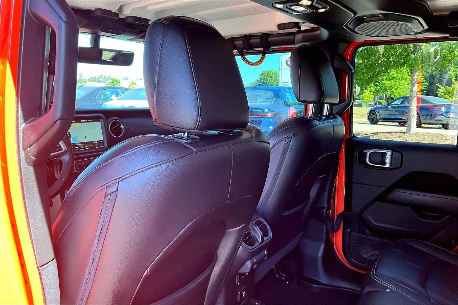 Used 2020 Jeep Wrangler Unlimited Sahara image 22