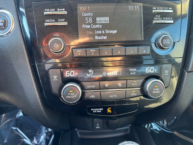 Used 2017 Nissan Rogue SV FWD image 22
