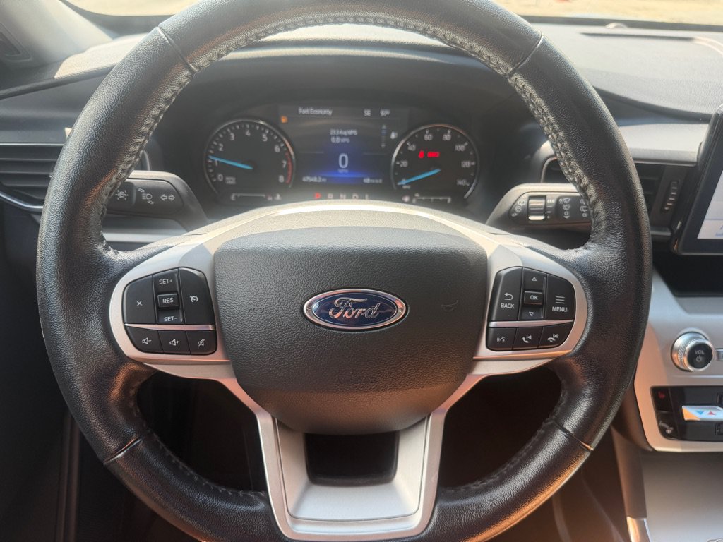 Used 2022 Ford Explorer XLT w/ Equipment Group 202A AWD/4WD image 35