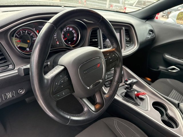 Used 2022 Dodge Challenger SXT image 31