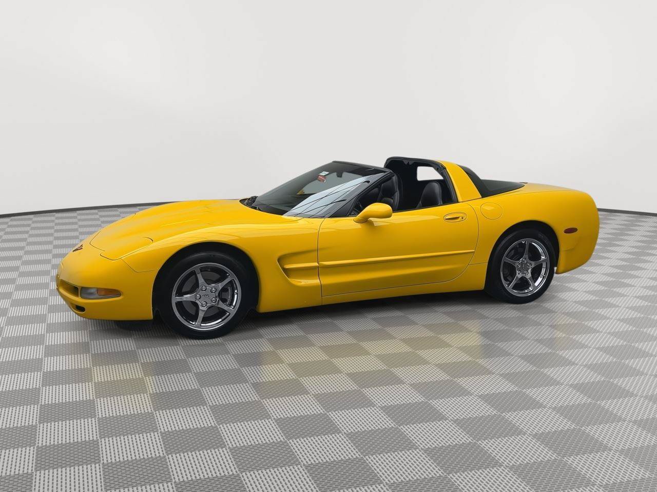 Used 2000 Chevrolet Corvette Coupe w/ Roof Pkg RWD image 26