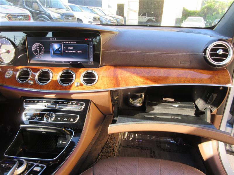 Used 2017 Mercedes-Benz E 300 4MATIC w/ Premium 3 Package image 29
