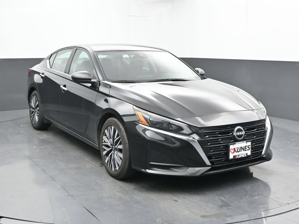 Used 2025 Nissan Altima 2.5 SV FWD image 6