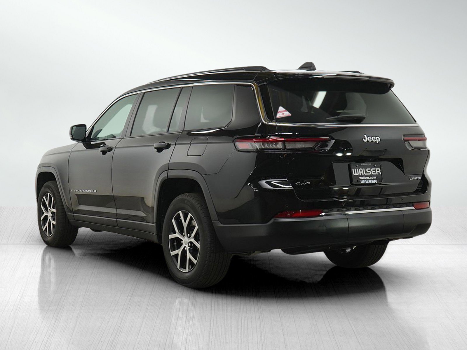 Used 2024 Jeep Grand Cherokee L Limited AWD/4WD image 3