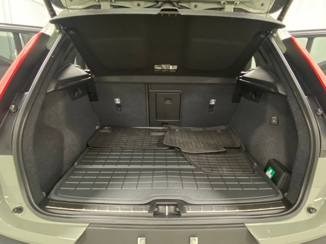 Certified 2024 Volvo XC40 B5 Plus w/ Protection Package Premier image 9