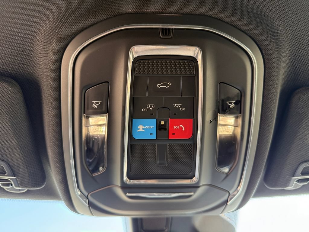 Used 2025 Jeep Grand Cherokee Altitude AWD/4WD image 49