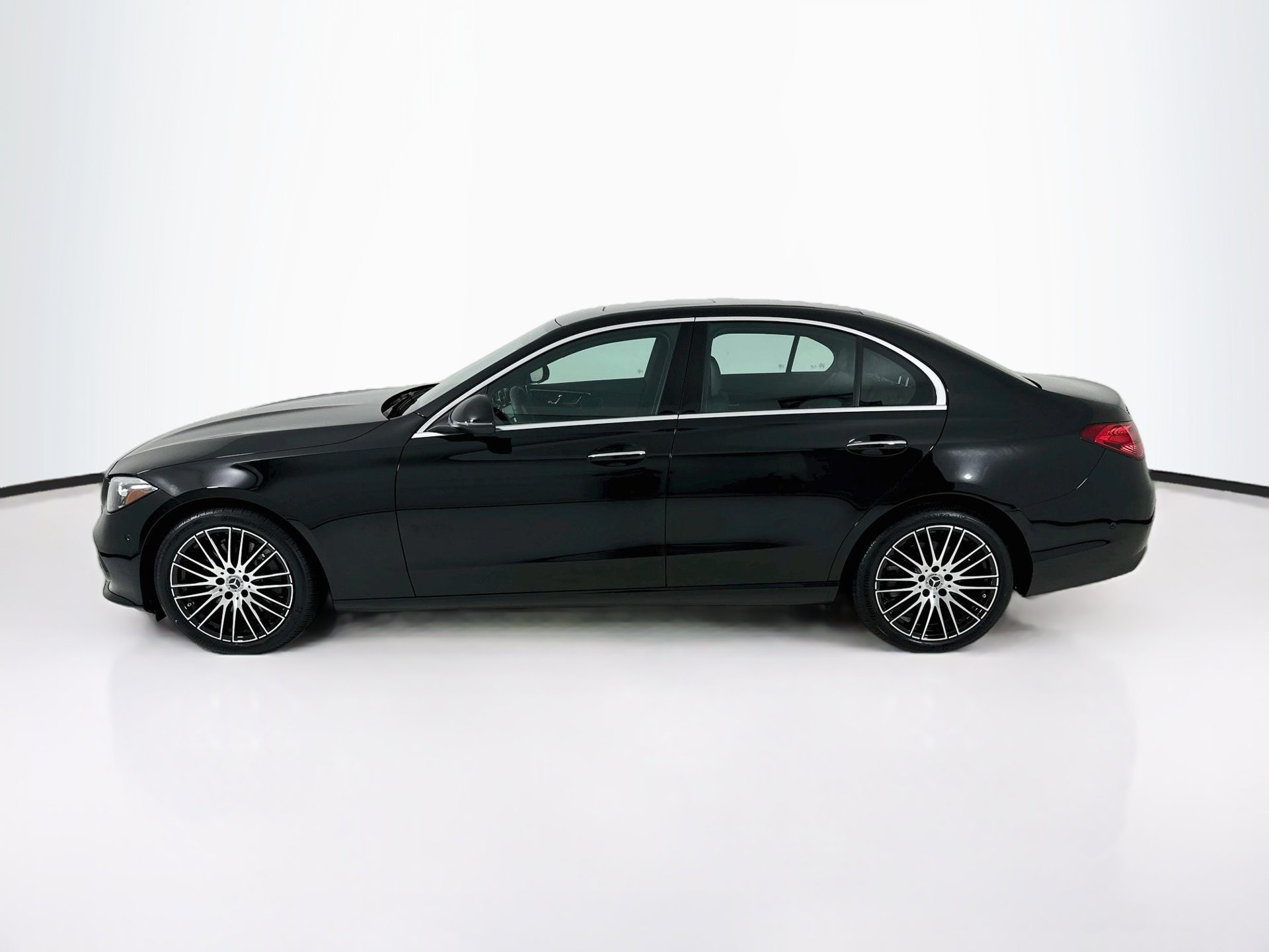 Used 2025 Mercedes-Benz C 300 Sedan image 5