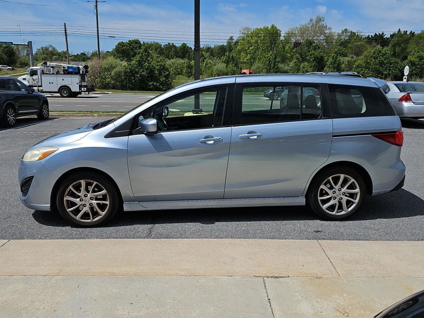 Used 2012 MAZDA MAZDA5 Touring FWD image 3