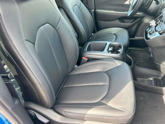 New 2026 Chrysler Pacifica Select FWD image 24