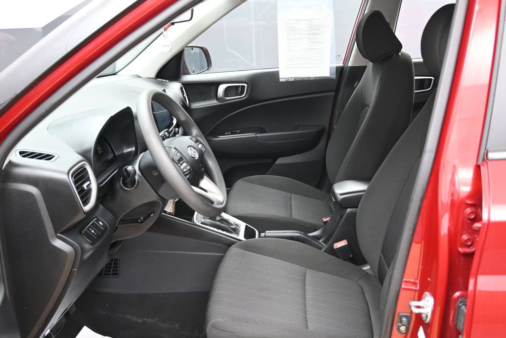 Used 2025 Hyundai Venue SE FWD image 16