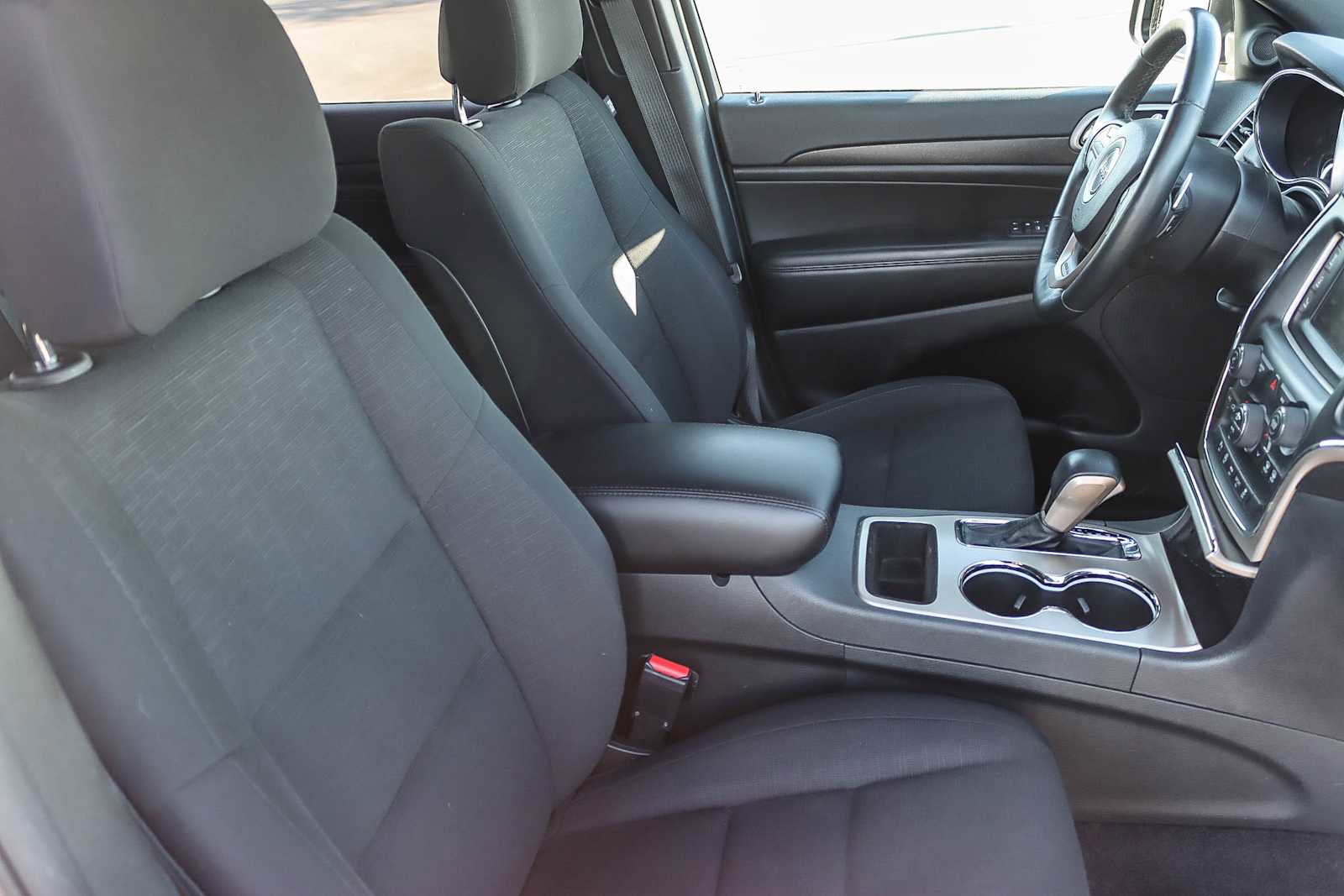 Used 2017 Jeep Grand Cherokee Laredo image 15