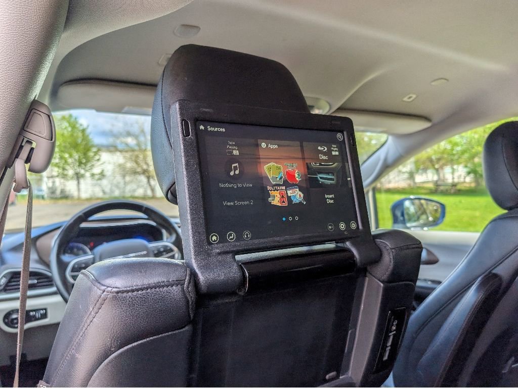 Used 2018 Chrysler Pacifica Touring-L Plus FWD image 14