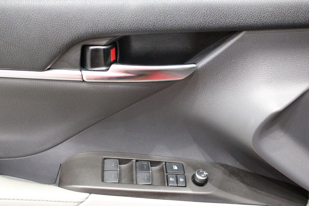 Used 2021 Toyota Camry XSE image 17