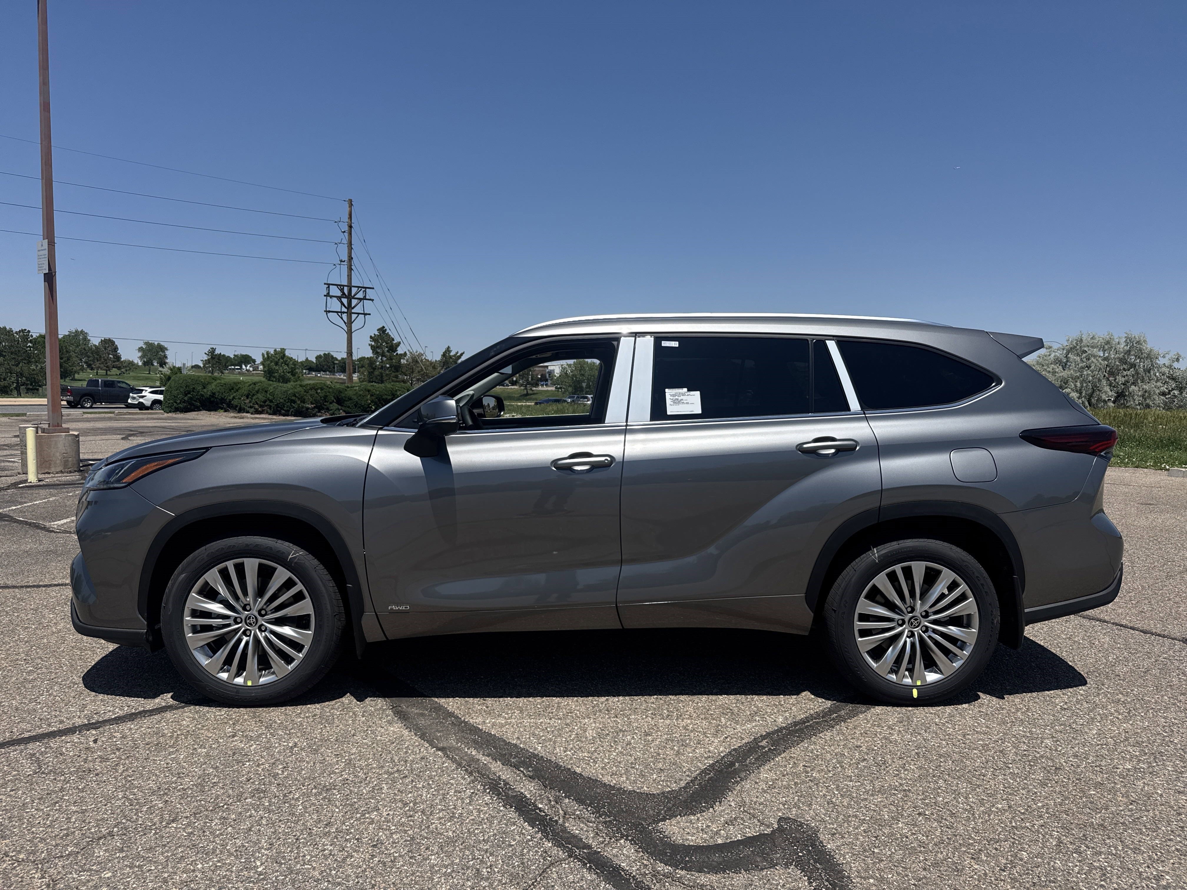 New 2026 Toyota Highlander Platinum AWD/4WD image 2