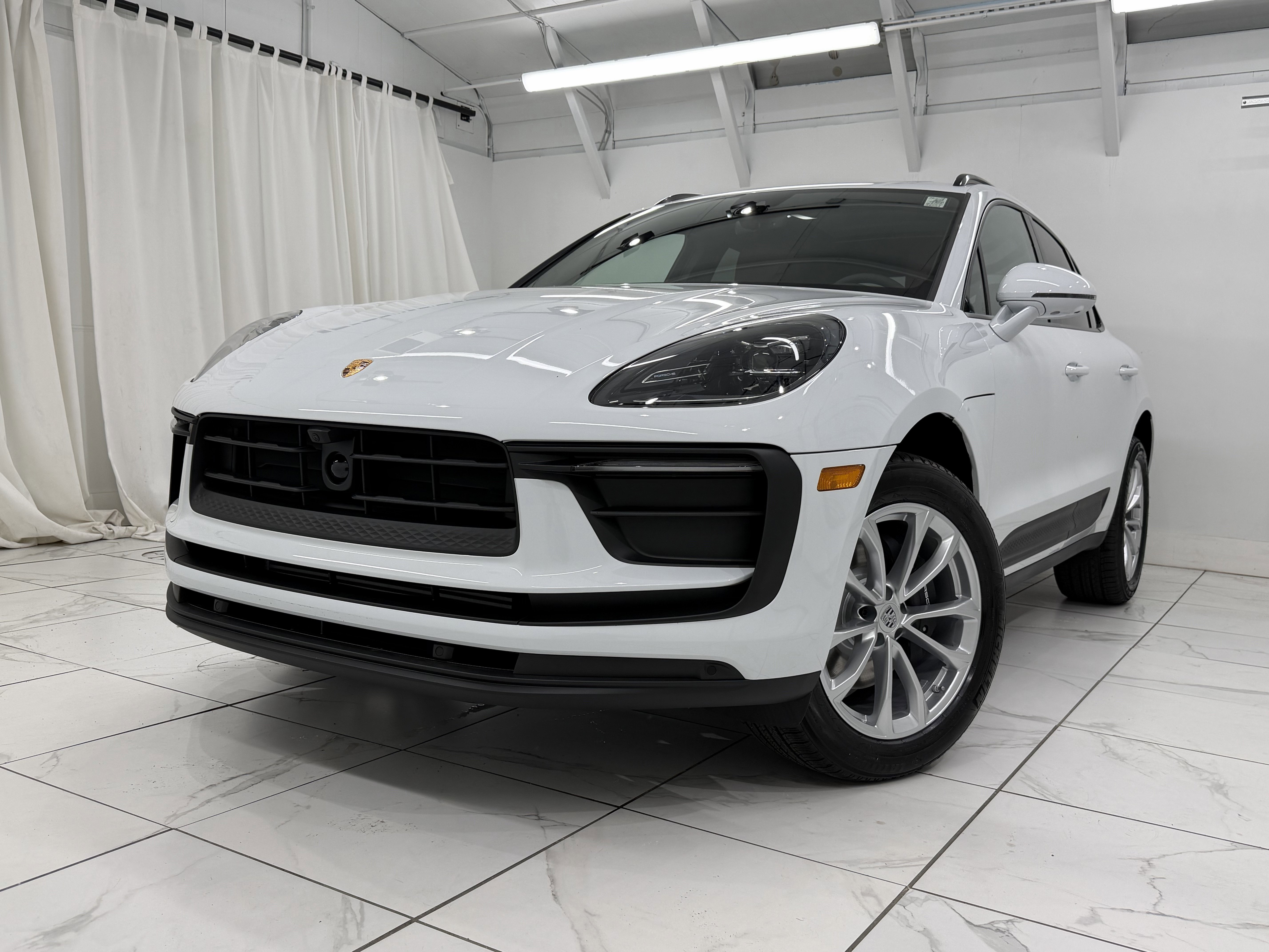 New 2026 Porsche Macan image 8