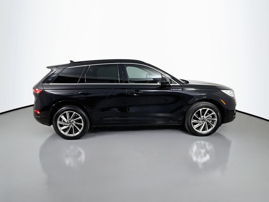 Used 2025 Lincoln Corsair Grand Touring w/ Towing Package AWD/4WD image 8