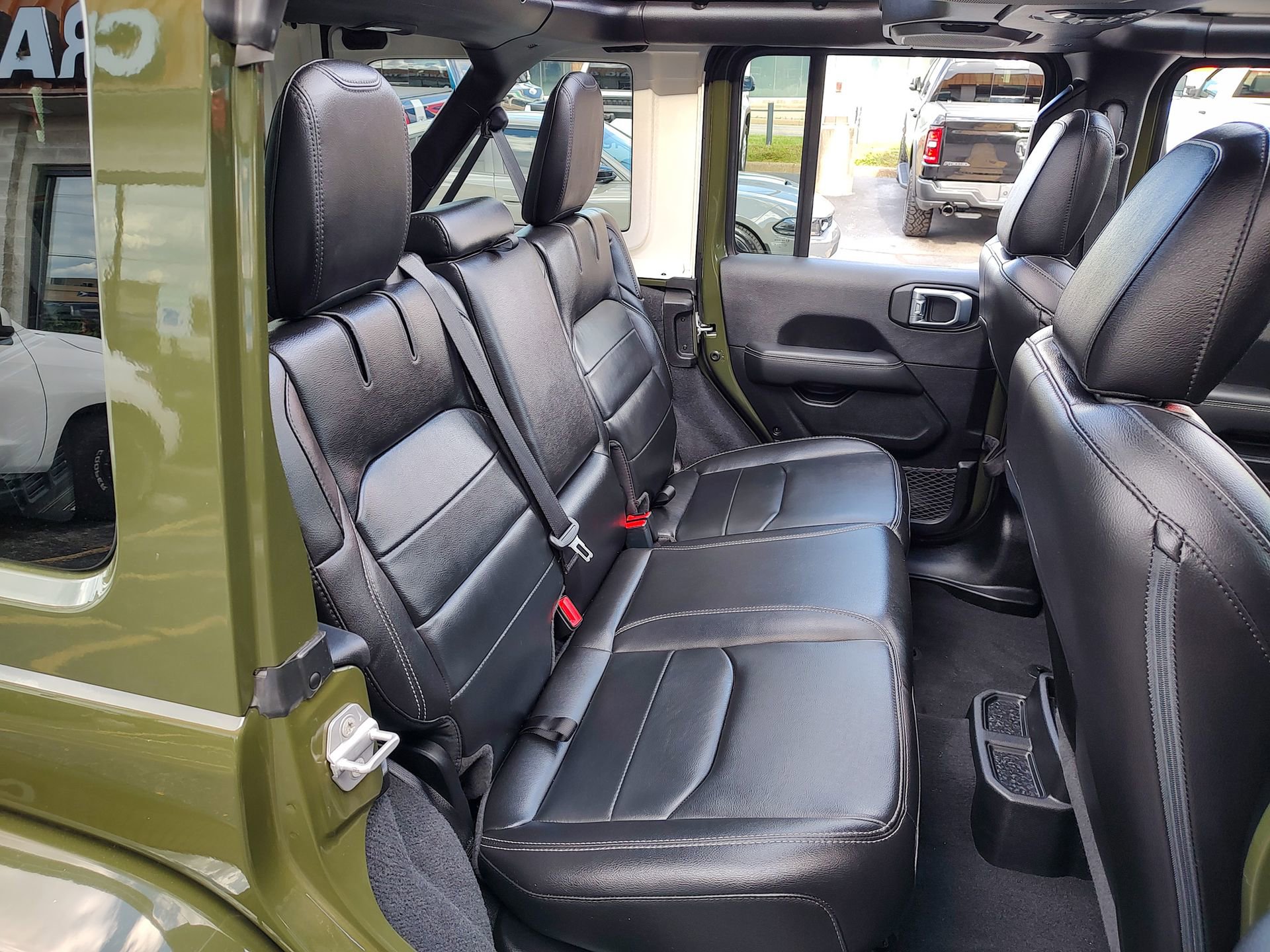 Used 2021 Jeep Wrangler Unlimited Sahara w/ Cold Weather Group image 15