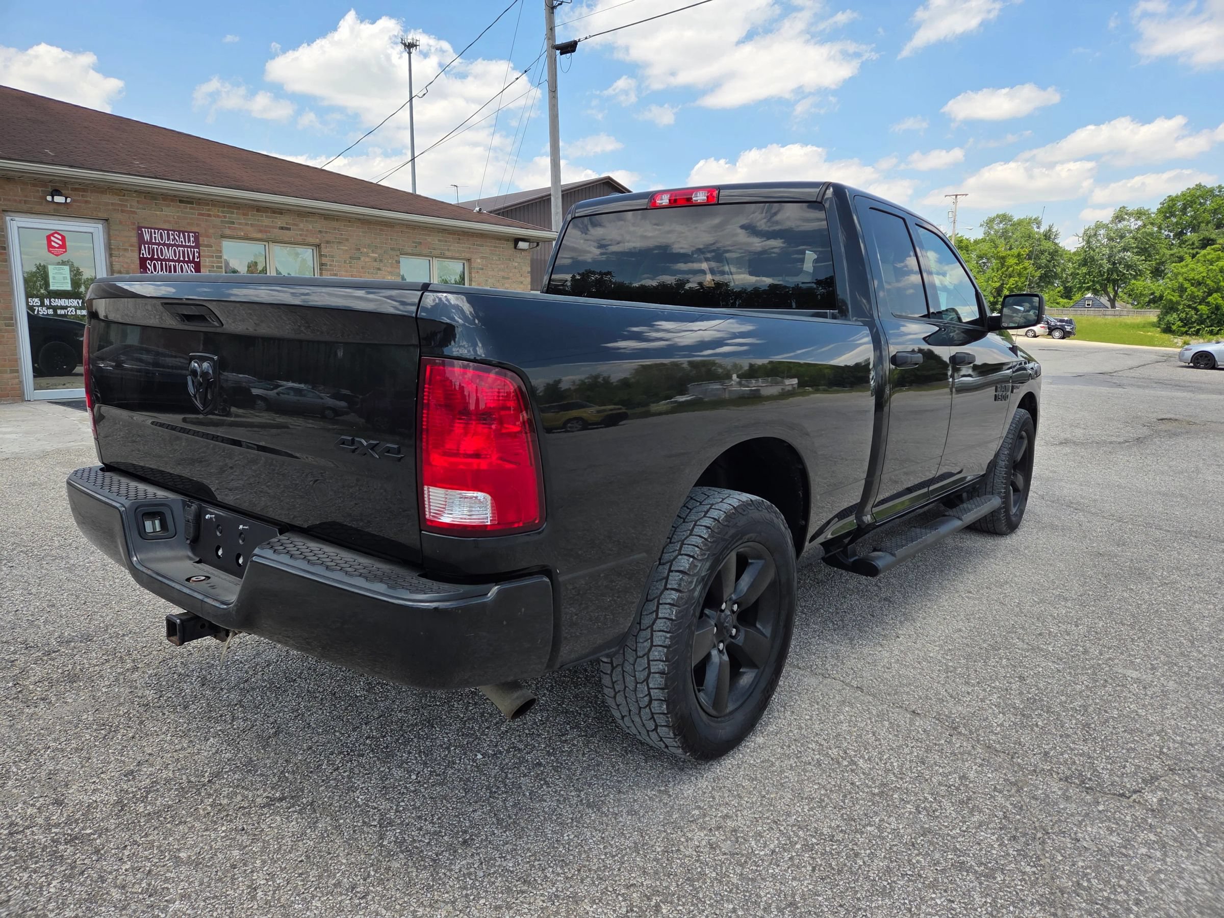 Used 2018 RAM 1500 Express w/ Black Ram 1500 Express Group AWD/4WD image 5