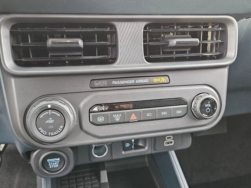 New 2025 Ford Maverick Lariat w/ Black Appearance Package image 22