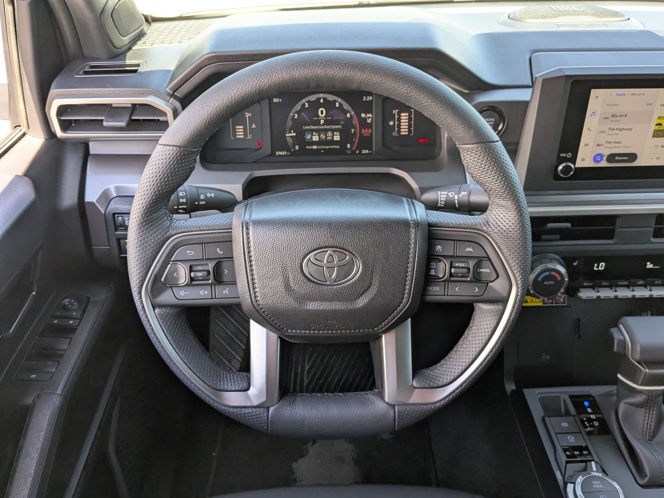 Used 2025 Toyota Tacoma SR5 AWD/4WD image 18