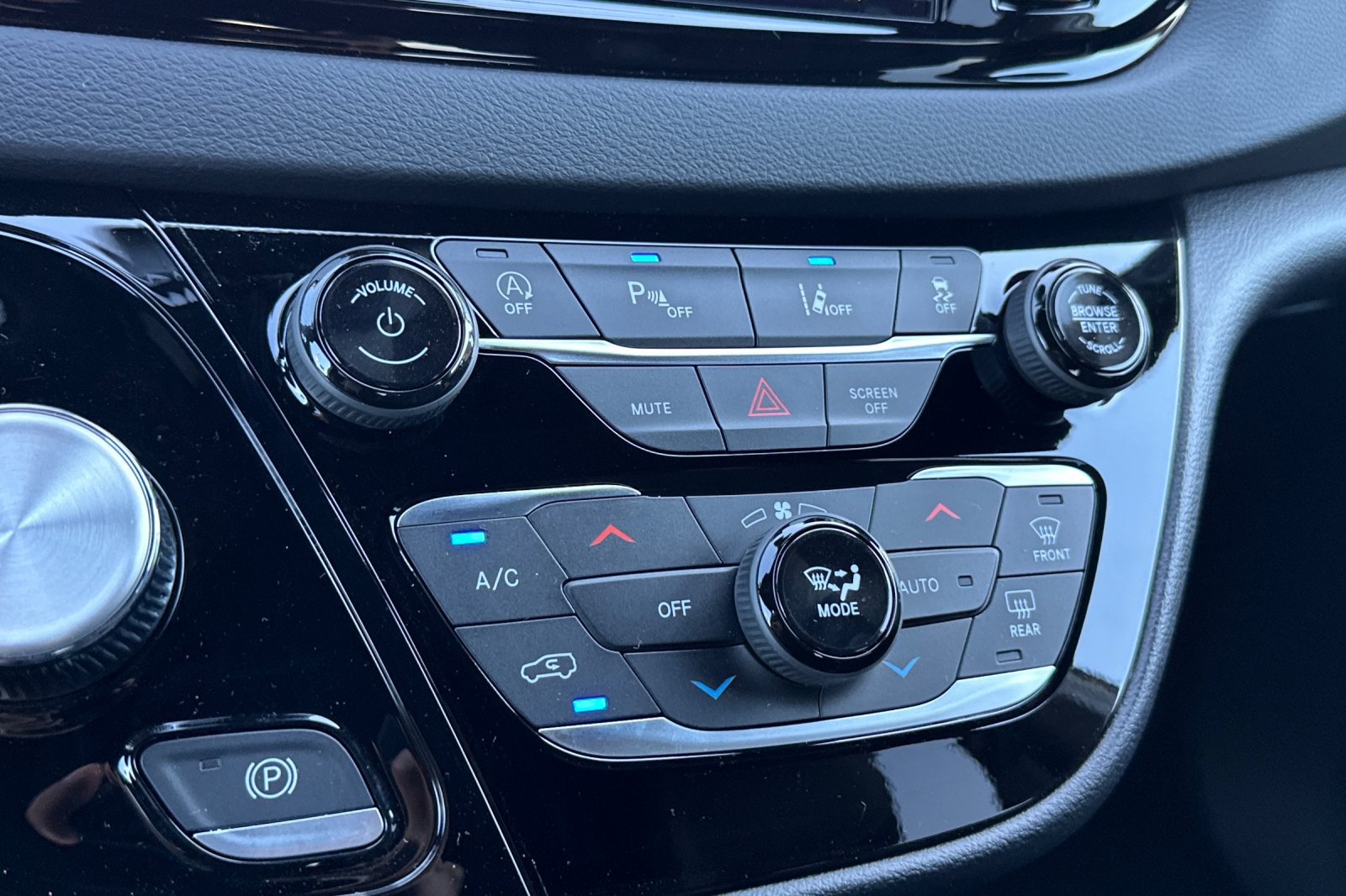 New 2026 Chrysler Voyager LX FWD image 21