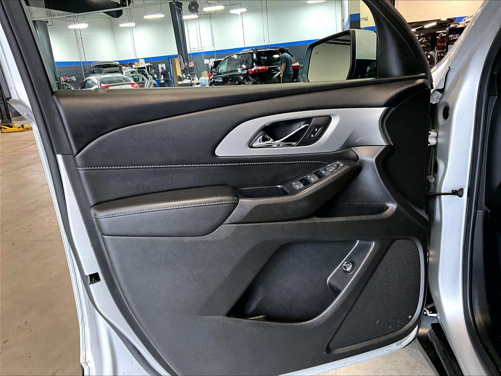 Used 2022 Chevrolet Traverse LT AWD/4WD image 9