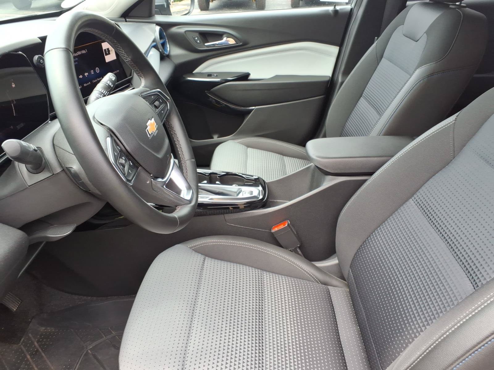 Used 2024 Chevrolet Trax LT w/ Driver Confidence Package FWD image 17