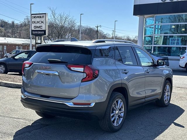 Used 2024 GMC Terrain SLT image 2